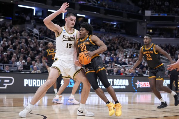 Clash of the Titans: No. 8 Utah State Aggies Face Off Against No. 1 Purdue Boilermakers in College Basketball