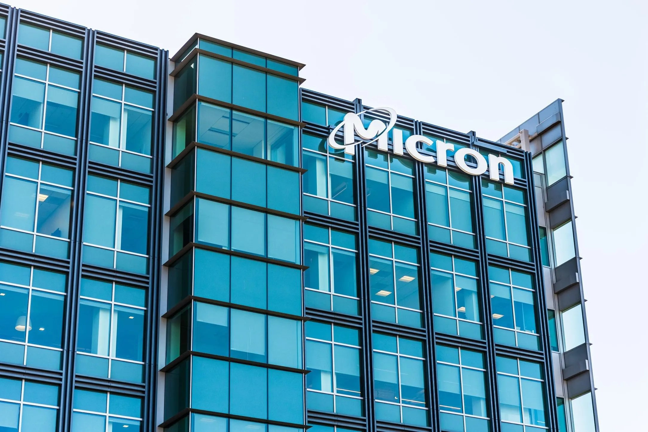 Micron Stock Plunges Over 10% After Disappointing Q2 Revenue Forecast: What Went Wrong?