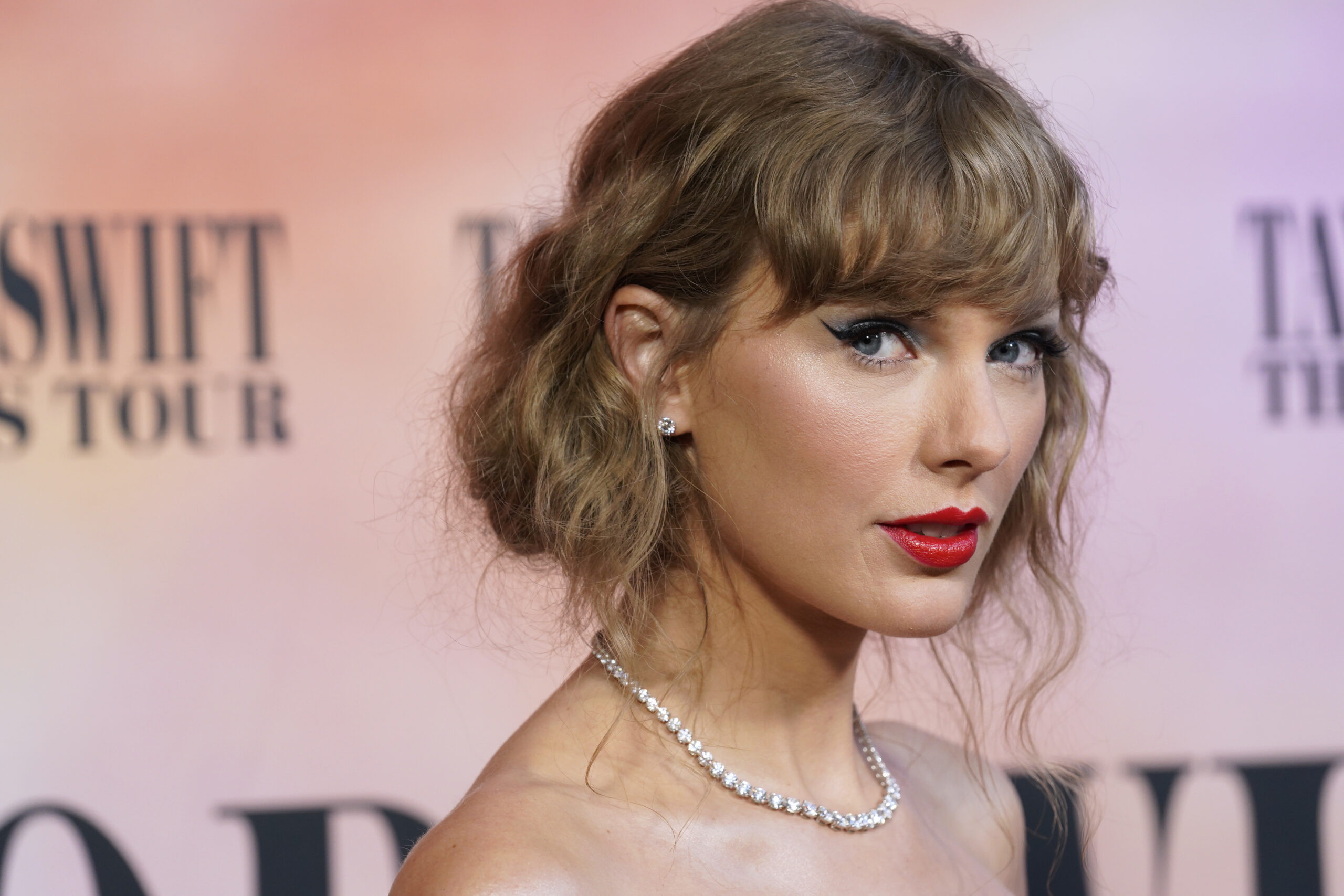 Taylor Swift's Eras Tour Finale in Vancouver: DUI Concerns & Border Crossings!